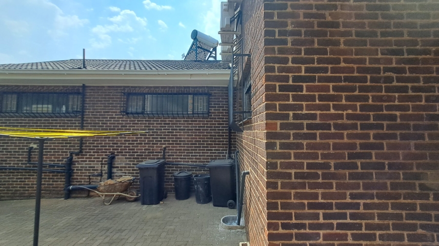 5 Bedroom Property for Sale in Langenhovenpark Free State